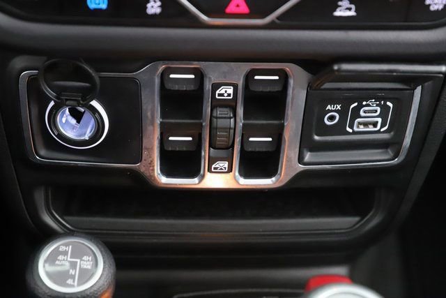 Used 2025 Jeep Wrangler Unlimited Sahara image 23