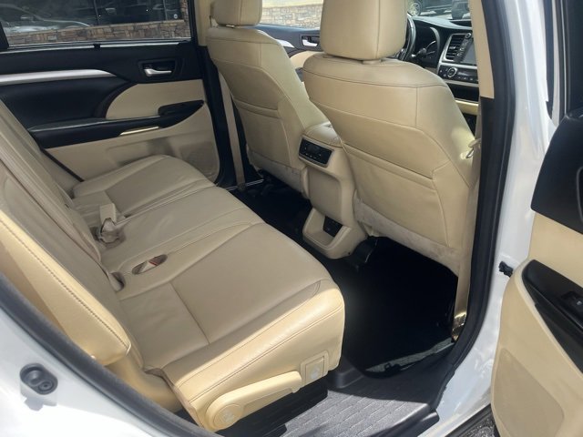 Used 2018 Toyota Highlander XLE image 32