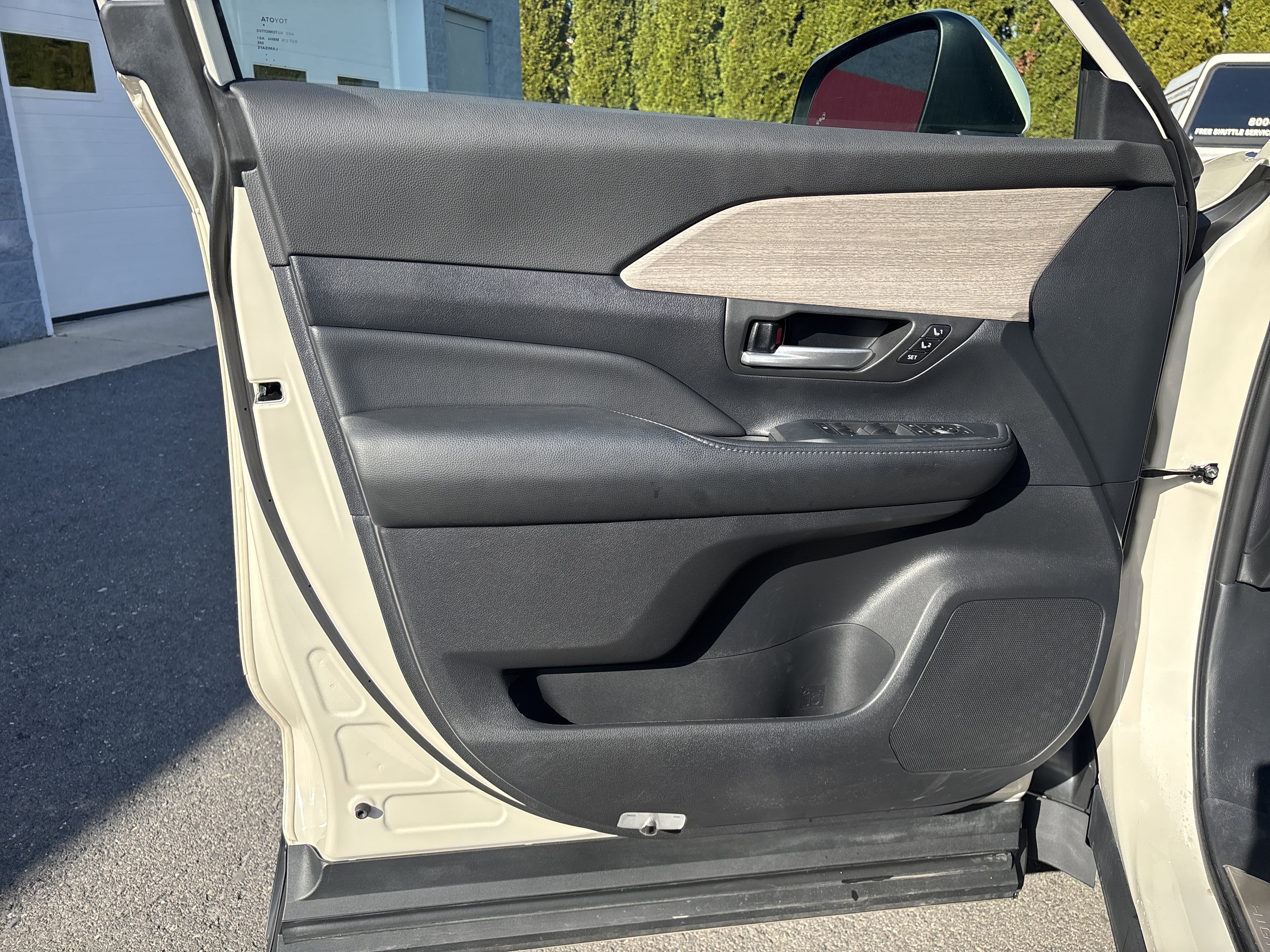 Used 2024 Toyota Grand Highlander Platinum image 17