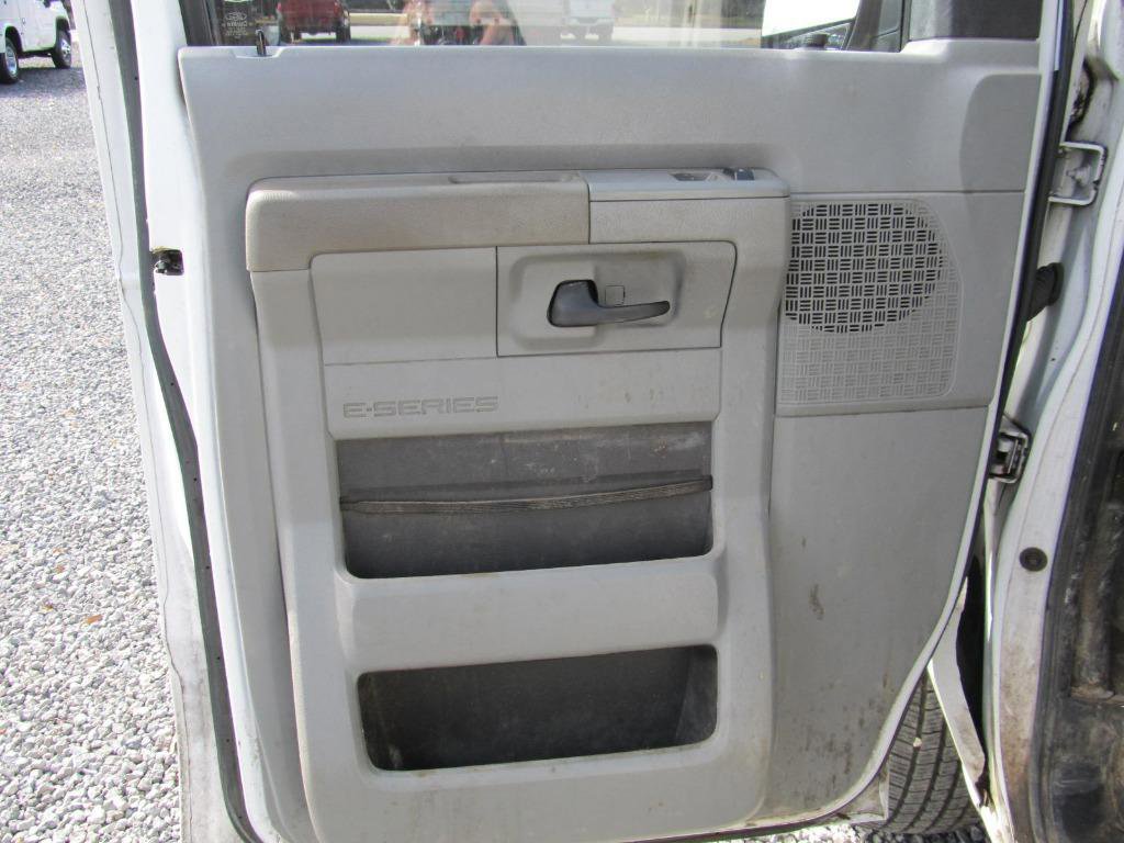 Used 2014 Ford E-250 and Econoline 250 w/ Power Group image 15