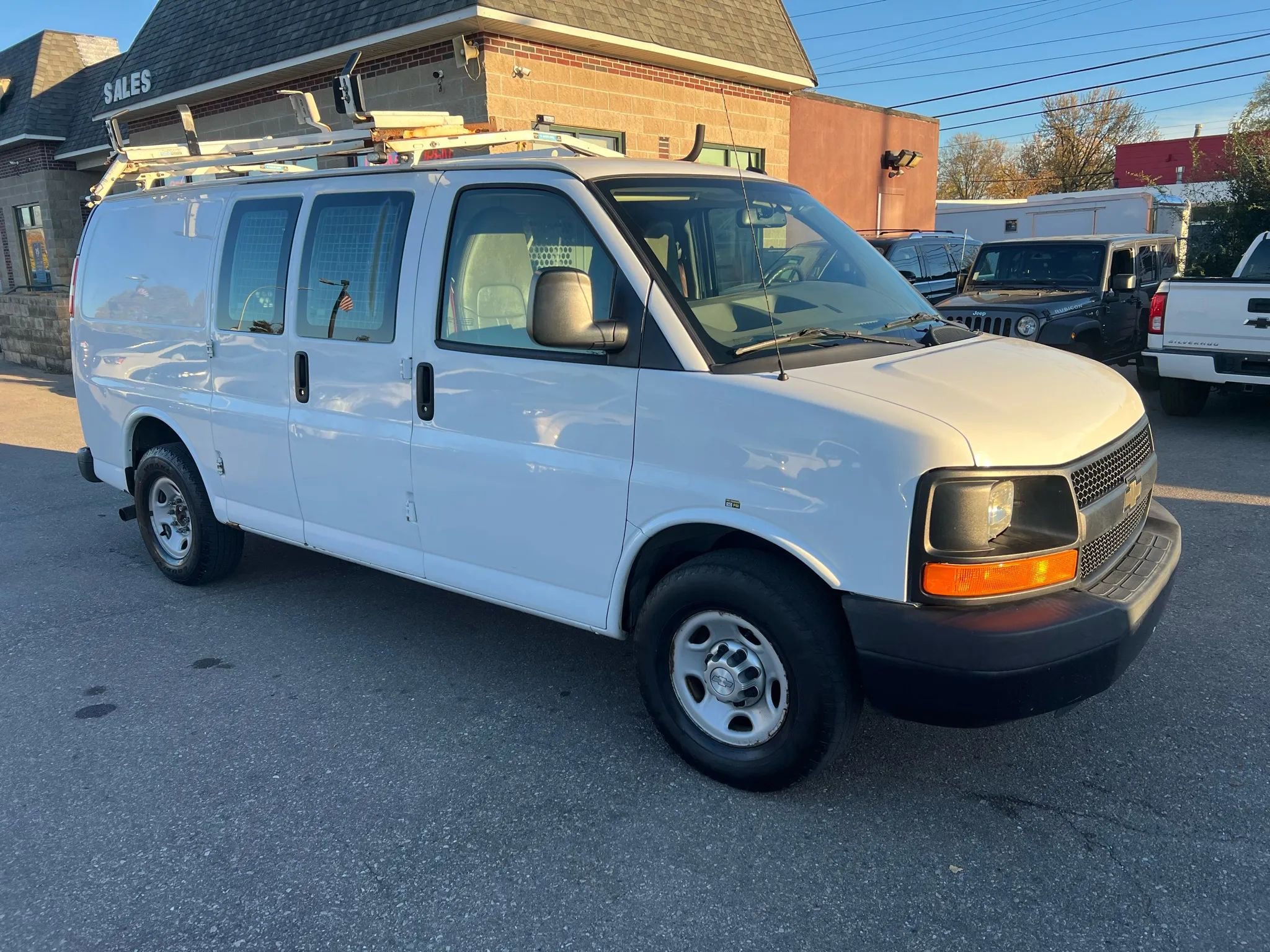 Used 2015 Chevrolet Express 2500 image 7