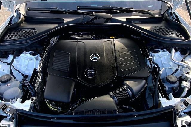 Used 2025 Mercedes-Benz GLC 300 4MATIC image 26