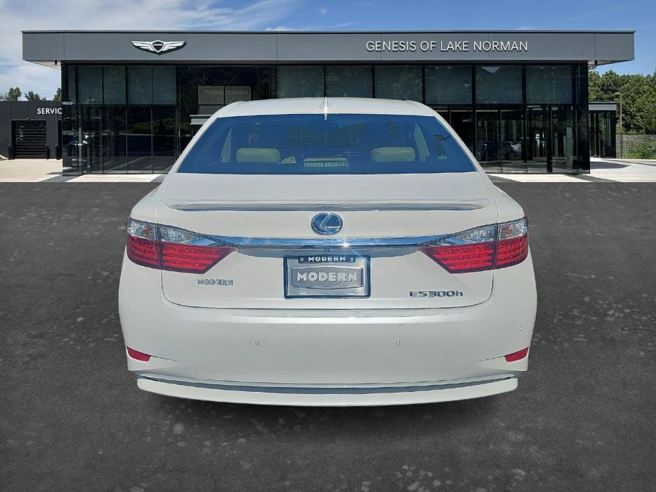 Used 2015 Lexus ES 300h w/ Navigation System Package FWD image 8