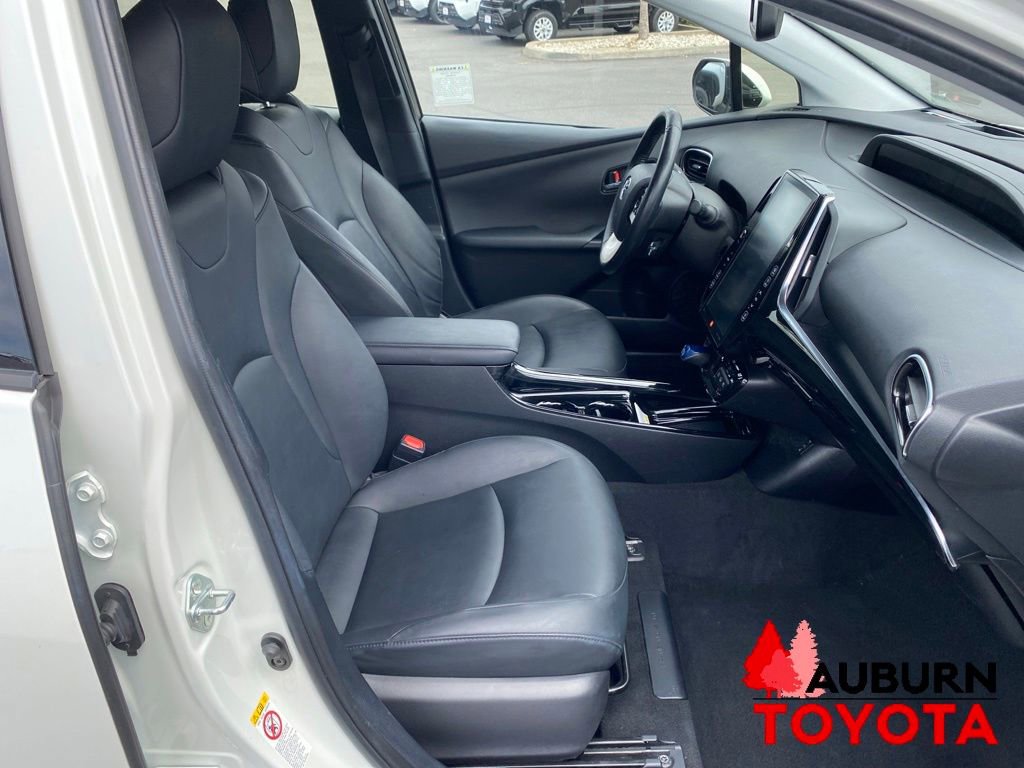 Used 2017 Toyota Prius Prime Advanced w/ Carpet Mat Package FWD image 13