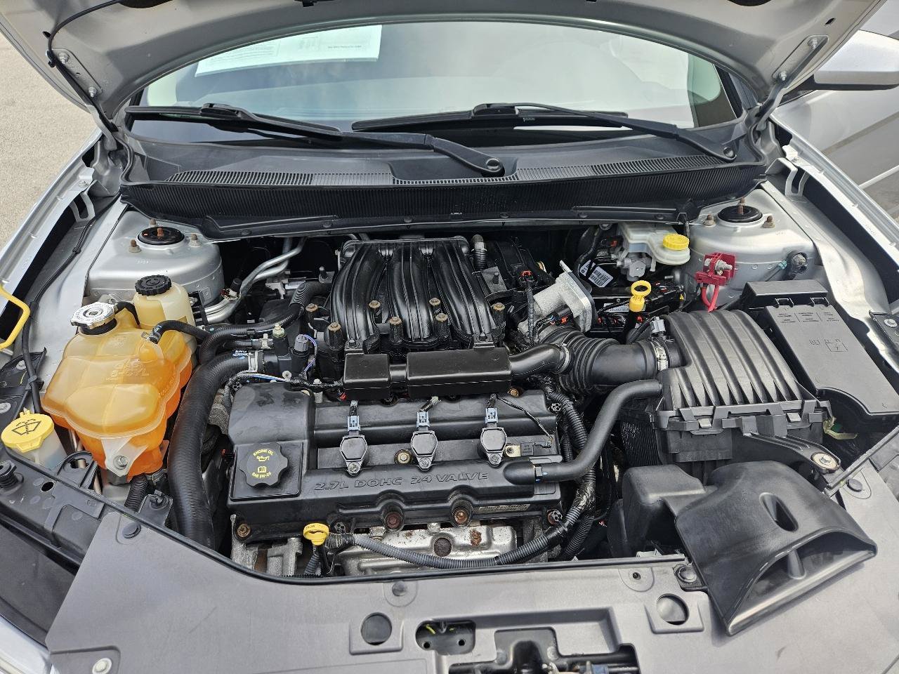 Used 2010 Chrysler Sebring Touring FWD image 6