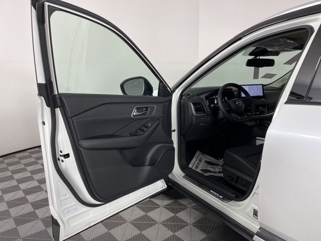 New 2026 Nissan Rogue Platinum image 16