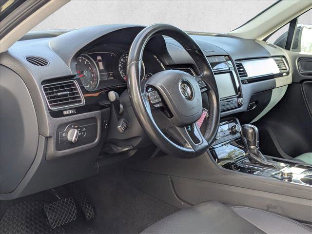 Used 2014 Volkswagen Touareg Sport AWD/4WD image 2