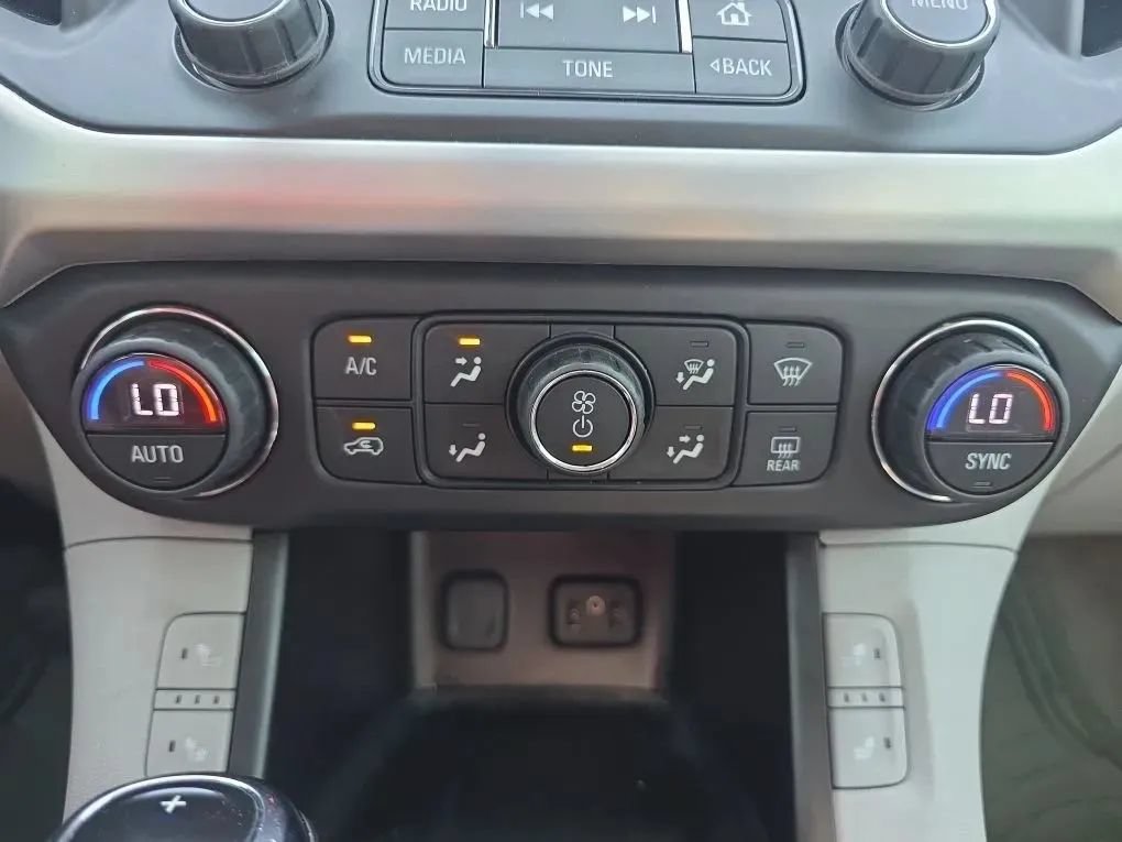 Used 2017 GMC Acadia SLT FWD image 32