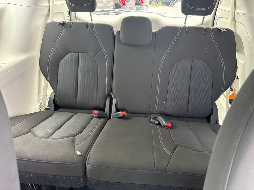 Used 2023 Chrysler Voyager LX FWD image 18