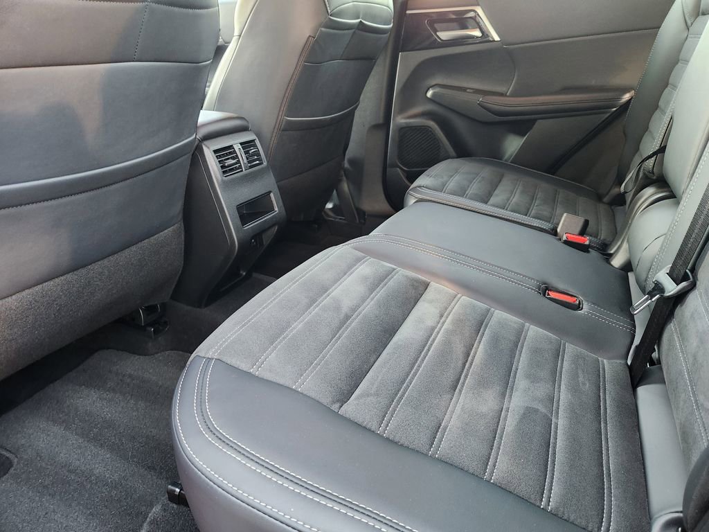 Used 2024 Mitsubishi Outlander FWD image 30