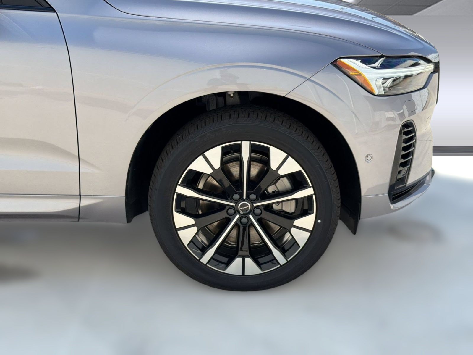New 2026 Volvo XC60 T8 Plus w/ Climate Package AWD/4WD image 11