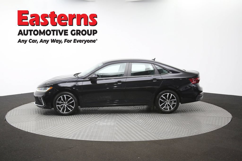 Used 2025 Volkswagen Jetta SE FWD image 58