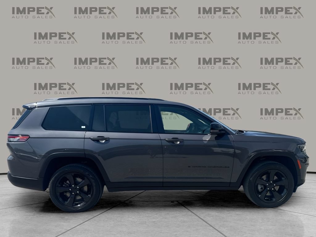 Used 2025 Jeep Grand Cherokee L Limited w/ Black Appearance Package AWD/4WD image 6