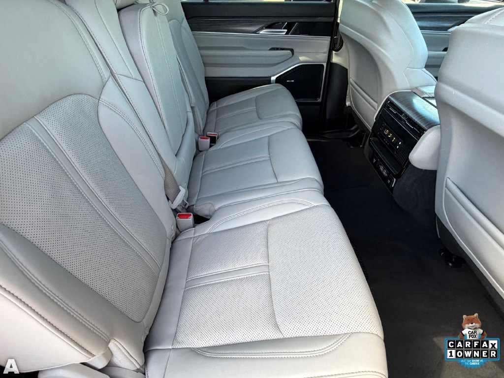 Certified 2024 Jeep Wagoneer Series II w/ Flexible Seating Group RWD image 13