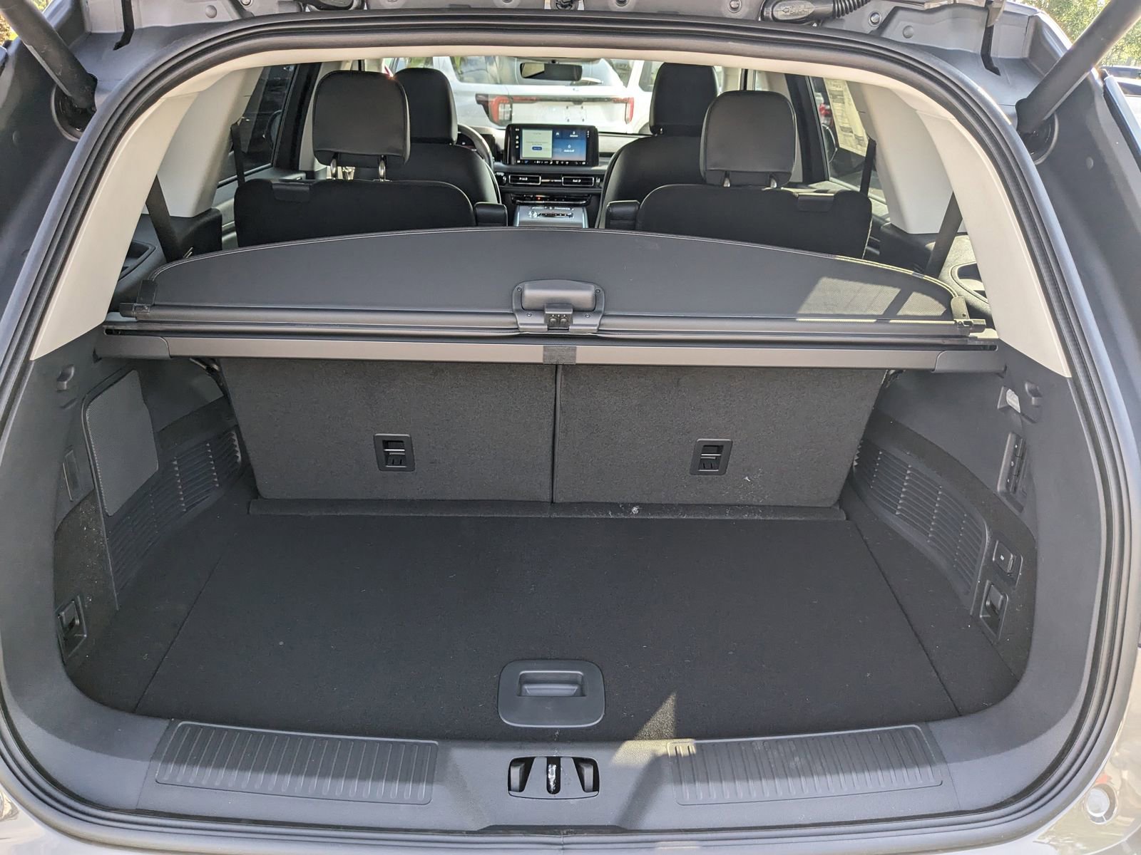 New 2025 Lincoln Aviator 2WD w/ Equipment Group 101A image 15