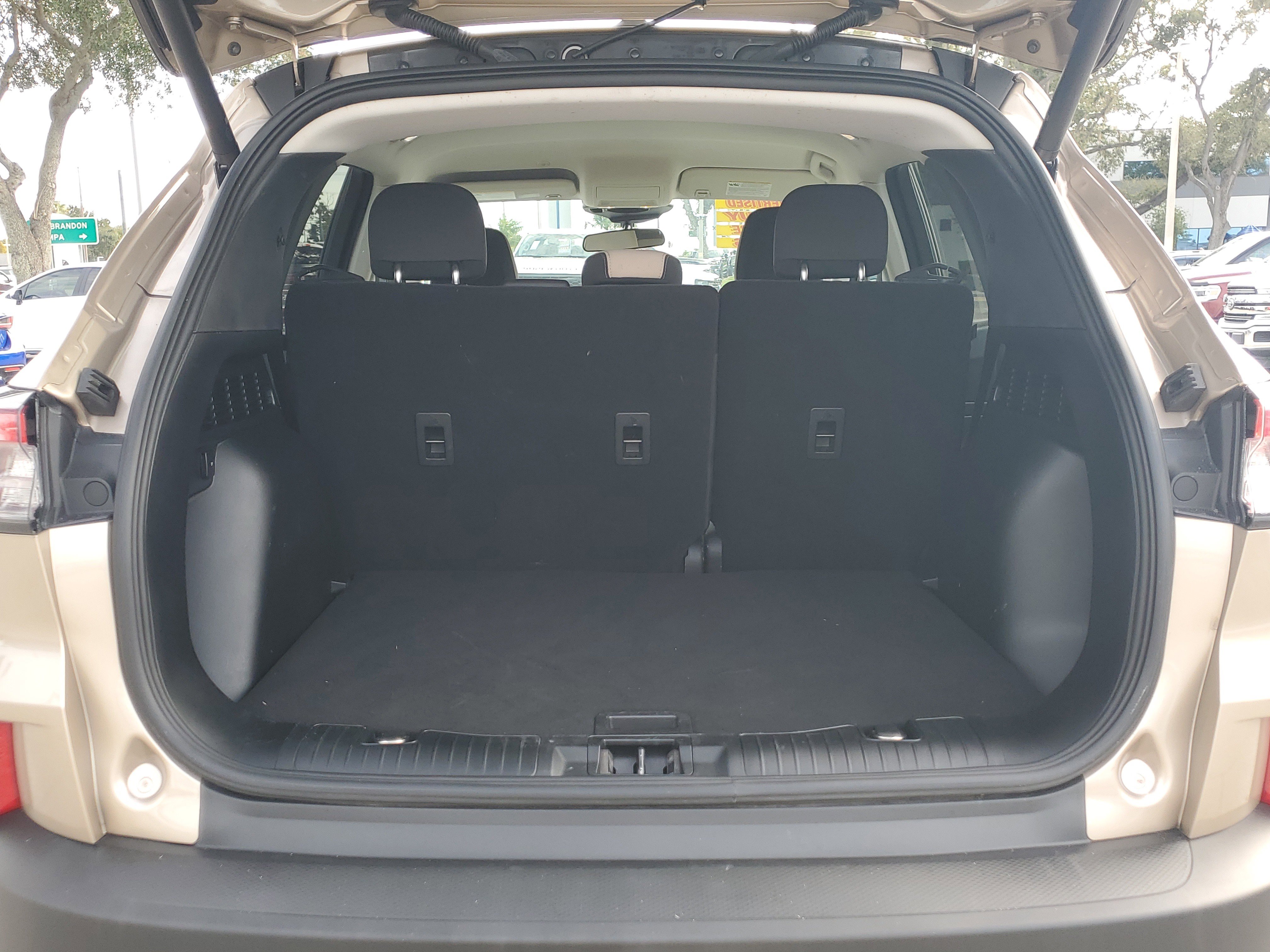 Used 2021 Ford Escape SE w/ SE Sport Appearance Package image 10