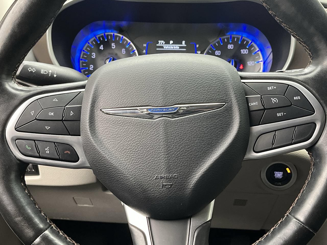 Used 2019 Chrysler Pacifica Touring-L FWD image 16