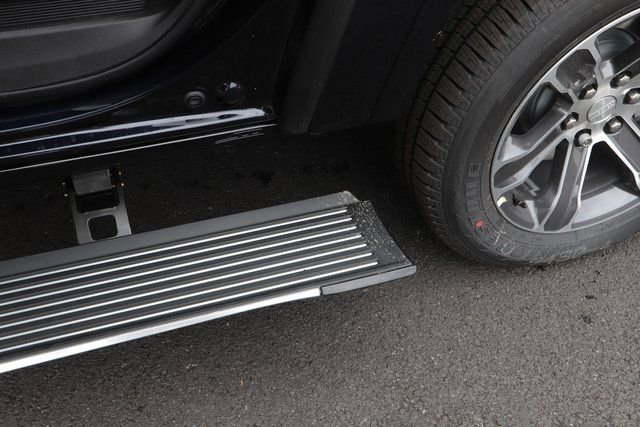 New 2024 Jeep Grand Wagoneer L 4WD w/ Convenience Group III image 22