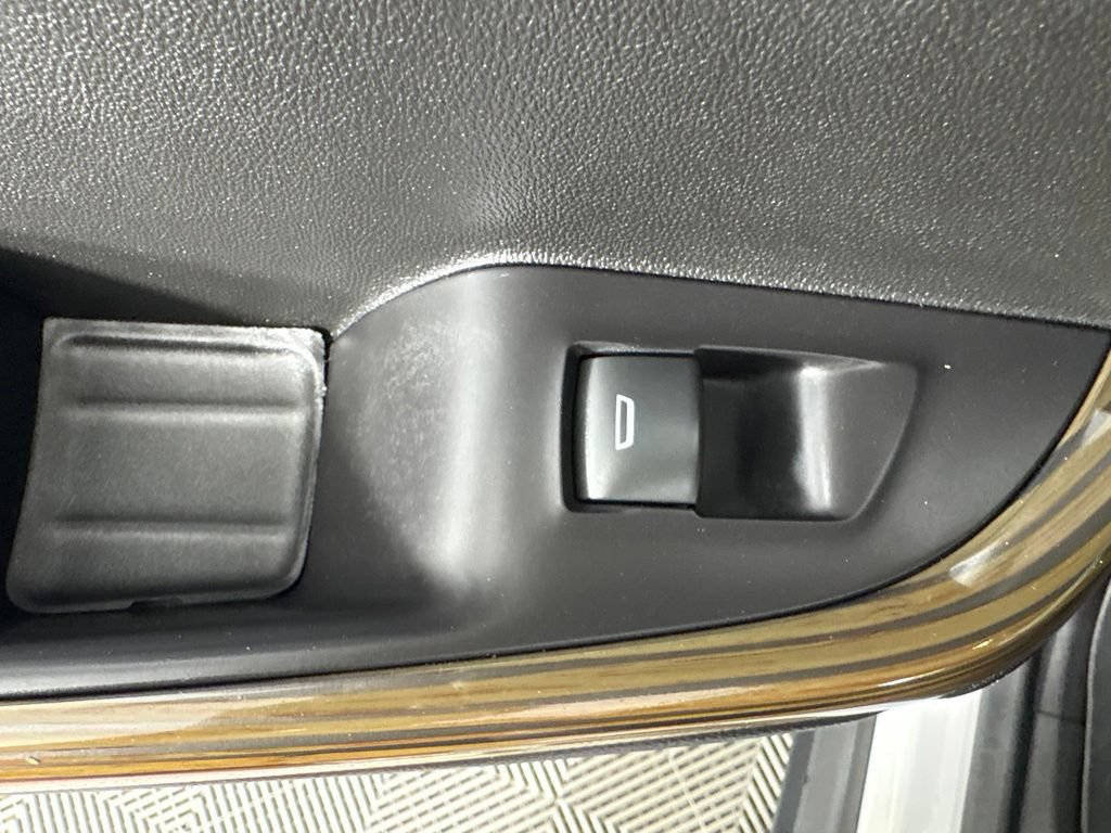 Used 2020 GMC Acadia SLE w/ Driver Convenience Package FWD image 45