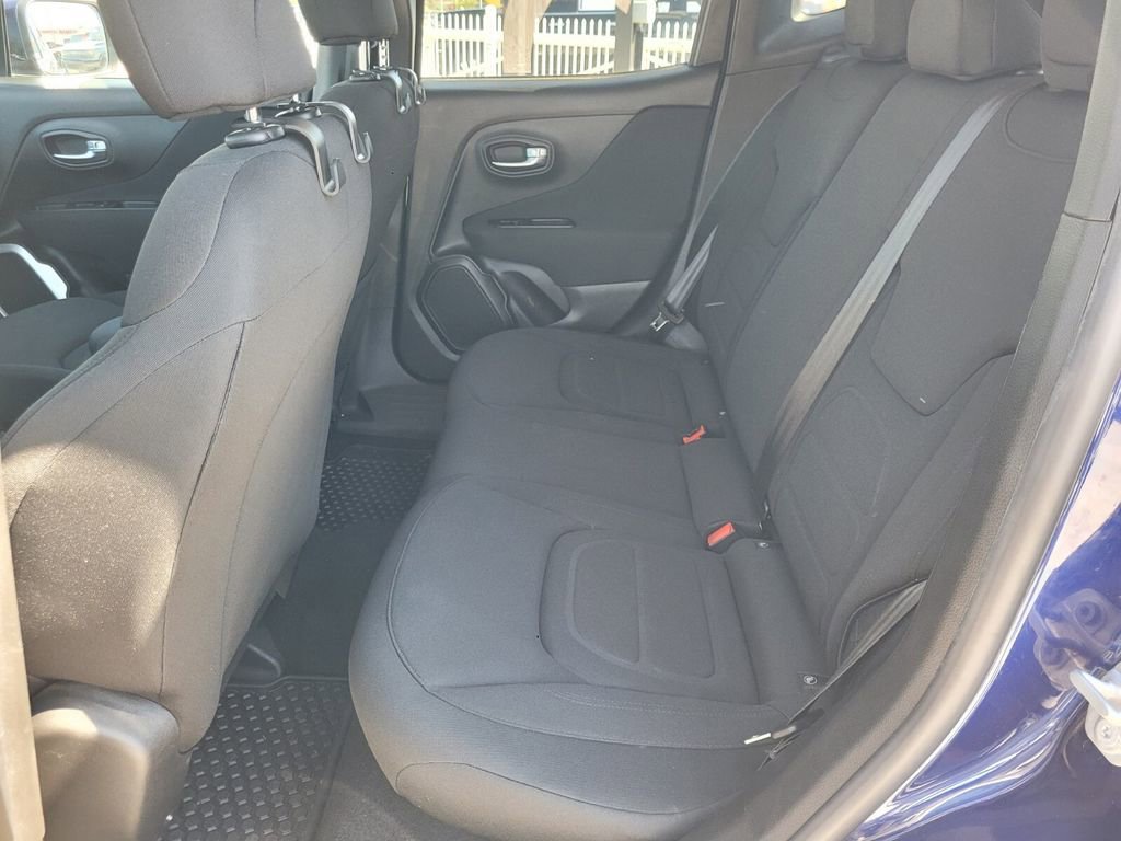 Used 2020 Jeep Renegade Latitude w/ Cold Weather Group image 7