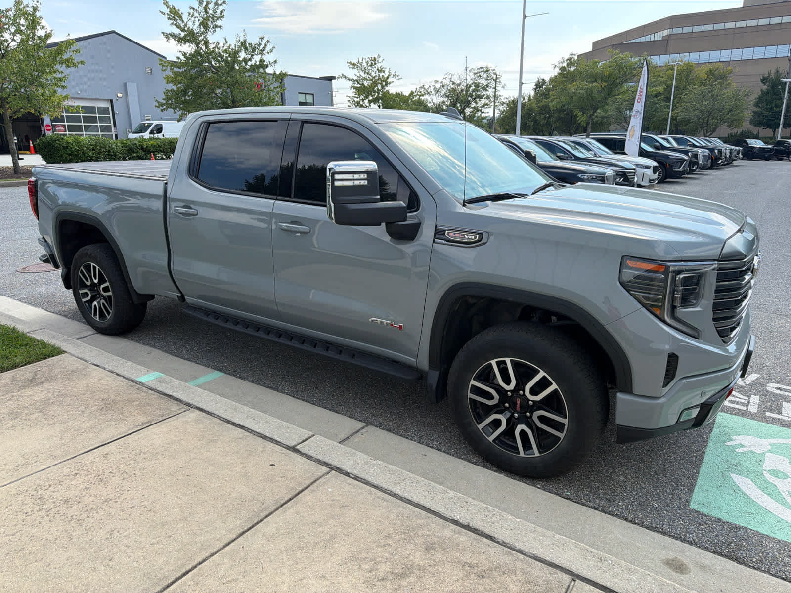 Used 2024 GMC Sierra 1500 AT4 w/ Technology Package AWD/4WD image 5