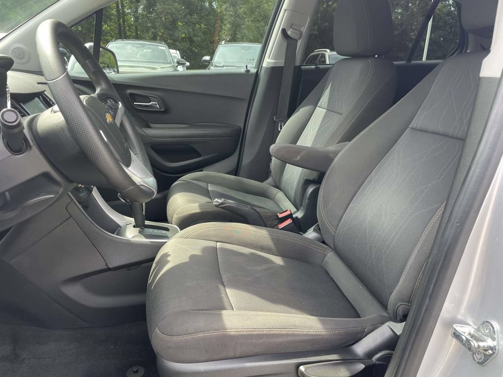 Used 2017 Chevrolet Trax LT FWD image 12