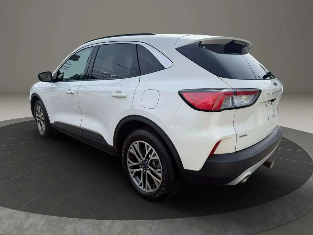 Used 2020 Ford Escape SEL image 7