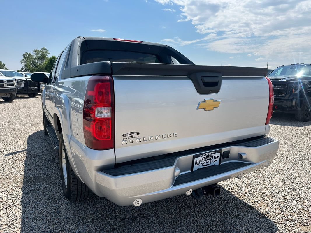Used 2012 Chevrolet Avalanche LT w/ Suspension Package, Off-Road AWD/4WD image 8