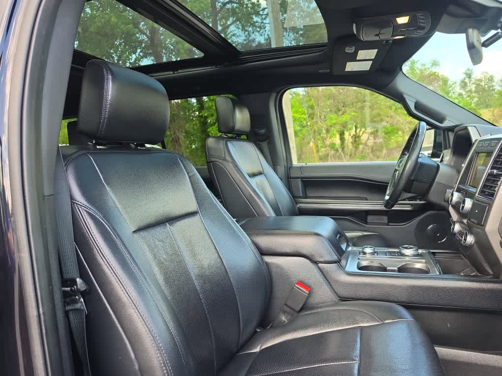 Used 2019 Ford Expedition XLT w/ Equipment Group 202A AWD/4WD image 22