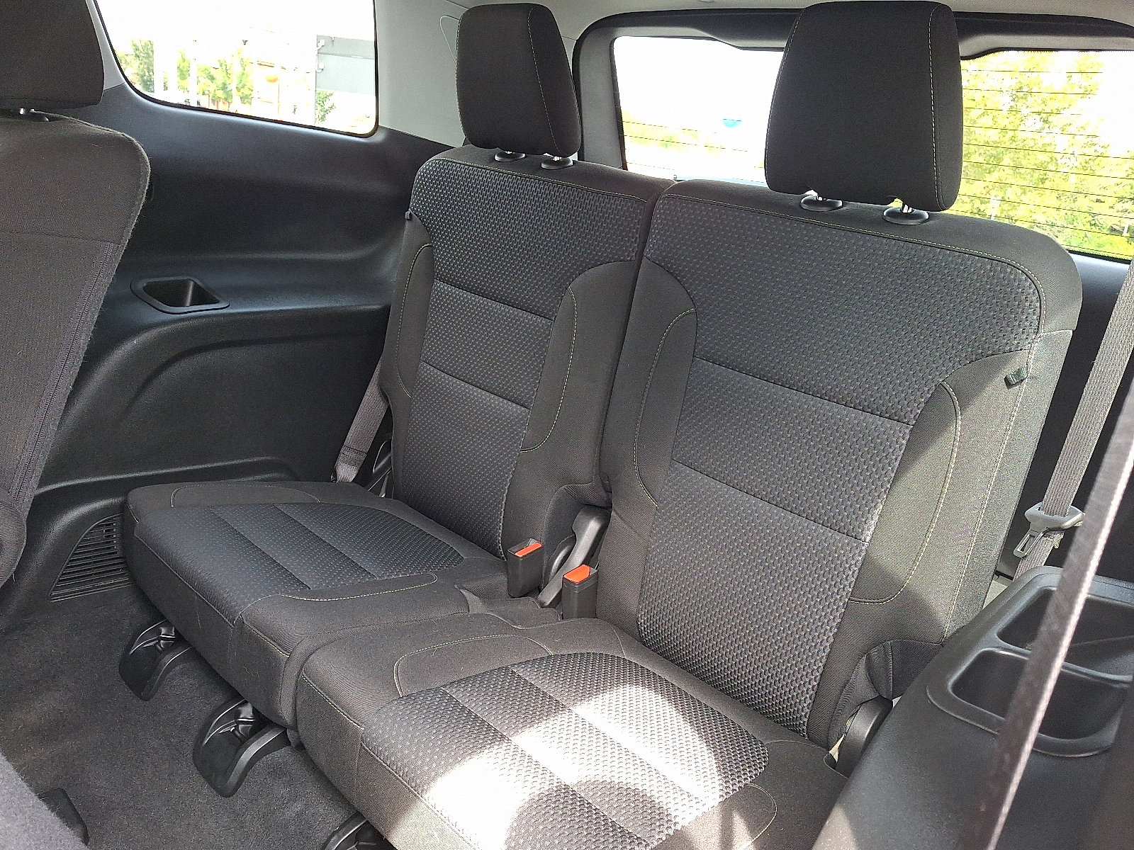 Used 2023 GMC Acadia SLE w/ Driver Convenience Package image 12