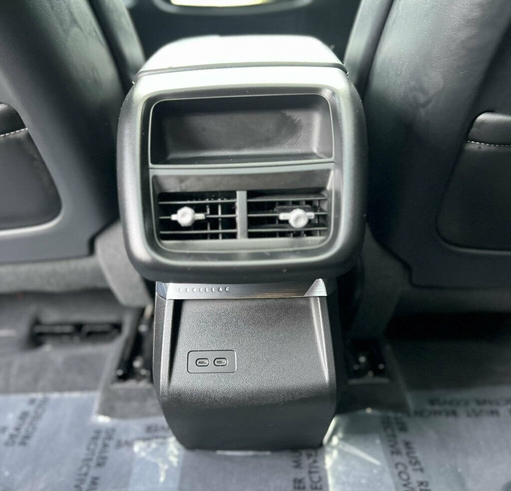 Used 2024 Cadillac Lyriq Luxury AWD/4WD image 18