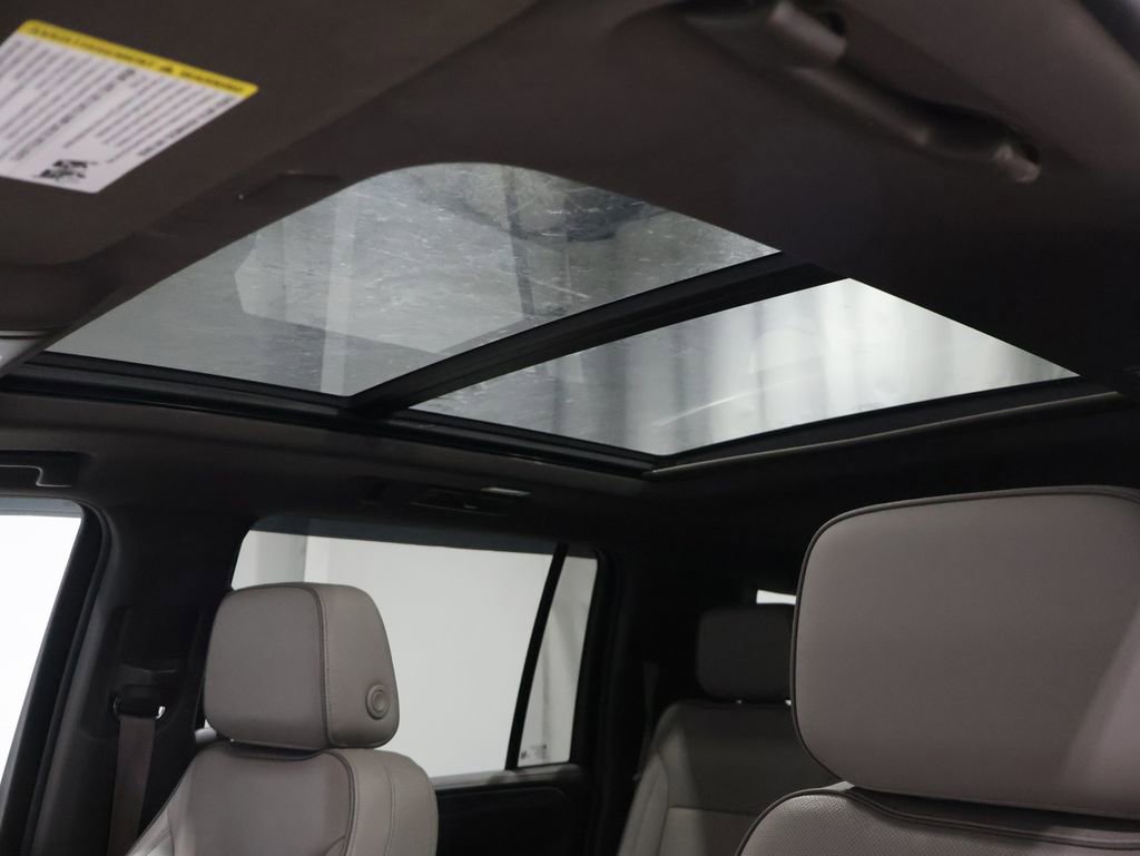 Used 2024 GMC Yukon XL SLT image 11