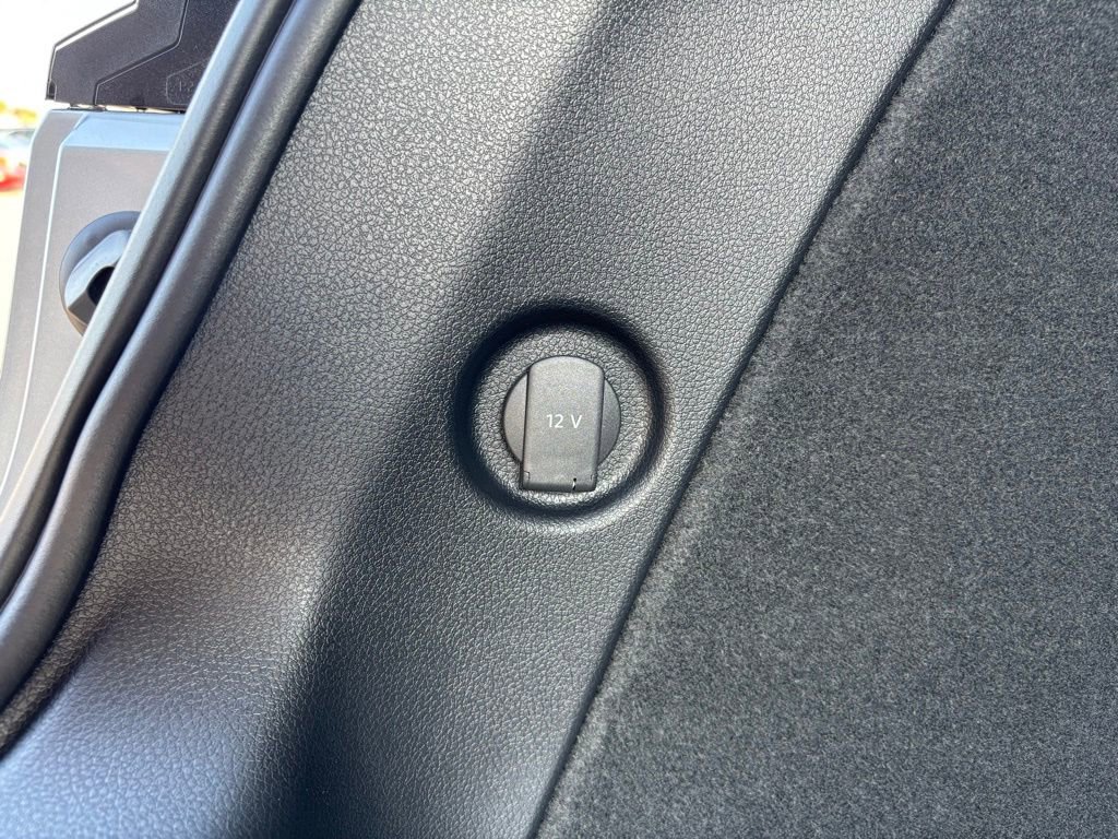 New 2026 Porsche Macan image 12