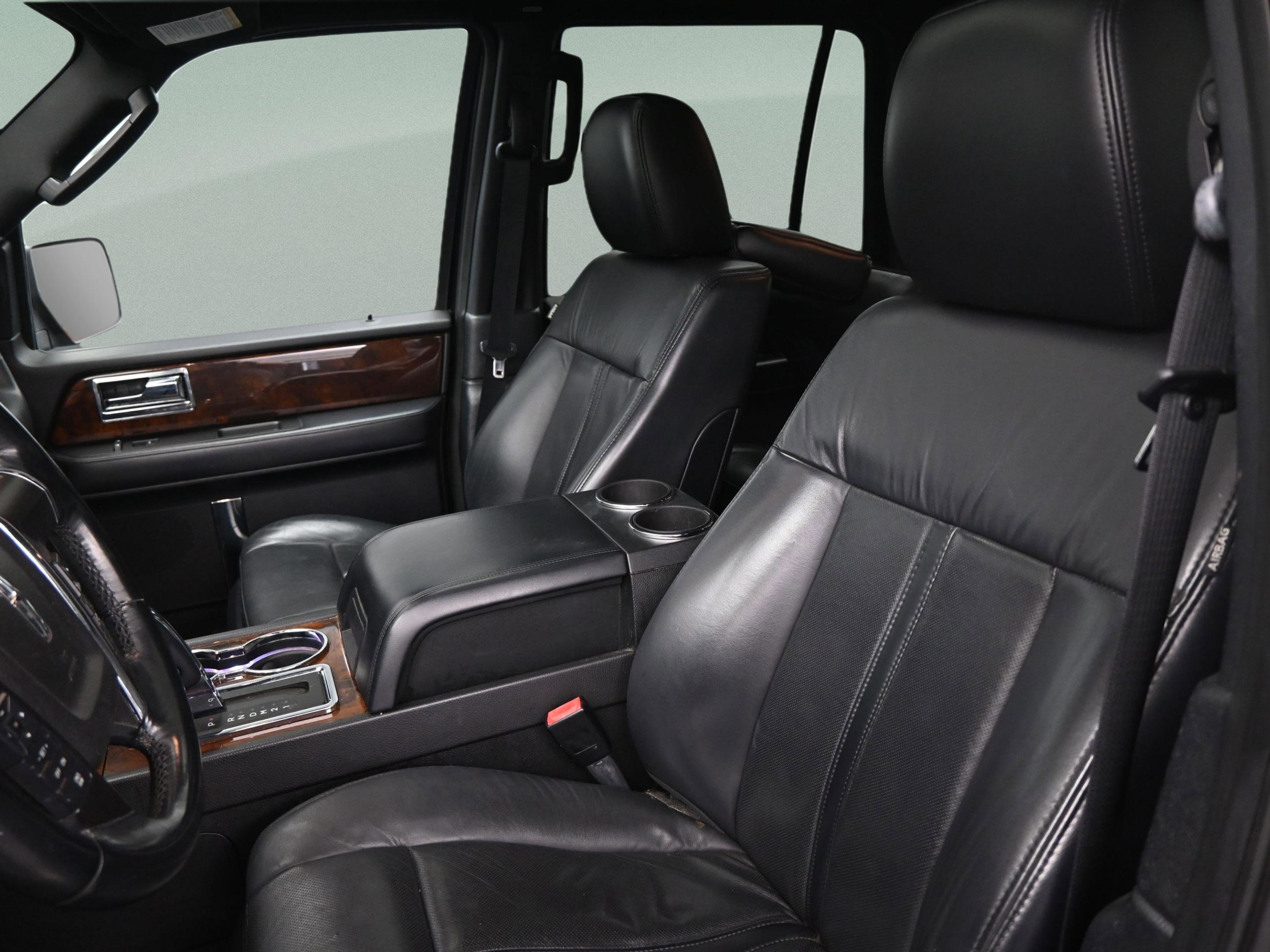 Used 2015 Lincoln Navigator 4WD image 32