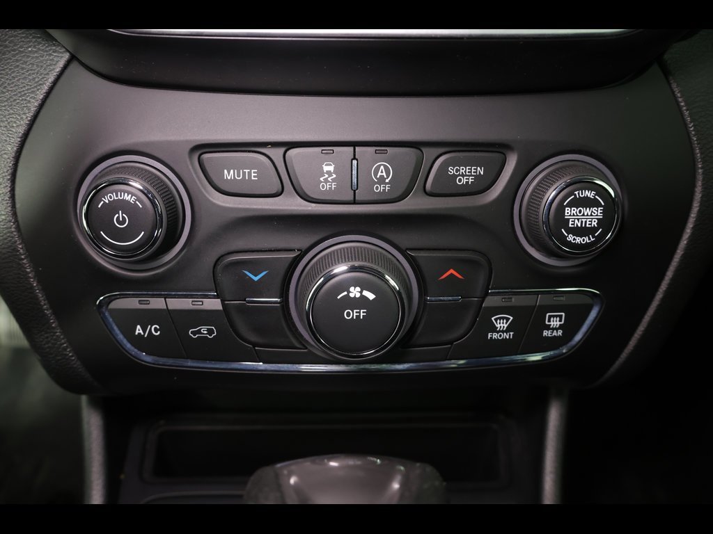 Used 2019 Jeep Cherokee Latitude w/ Popular Appearance Group image 15