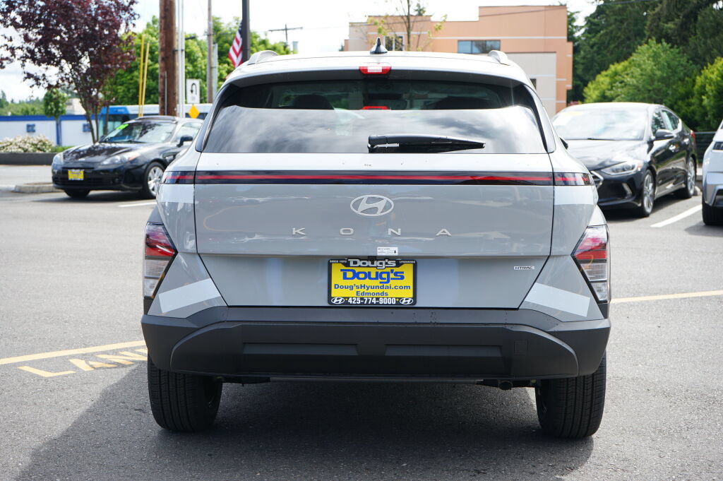 Certified 2025 Hyundai Kona SEL AWD/4WD image 6