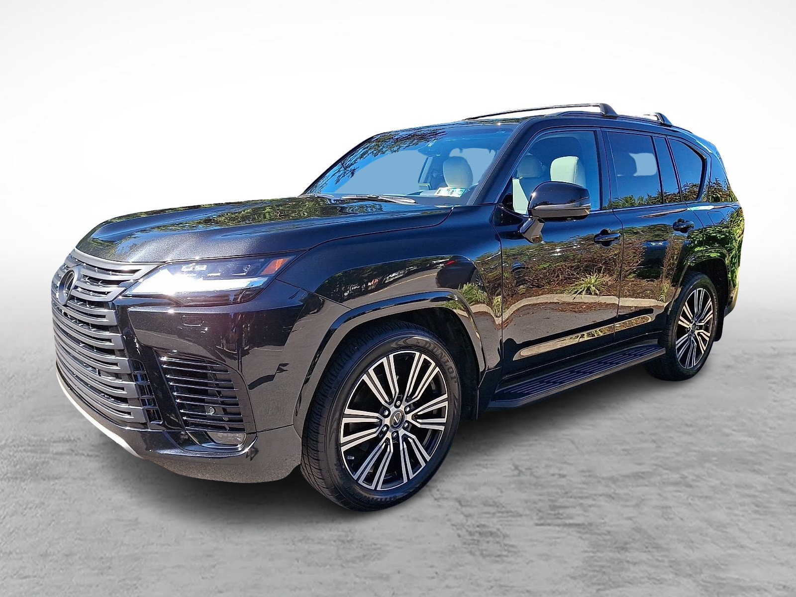 Certified 2023 Lexus LX 600 4WD w/ Appearance Package image 3