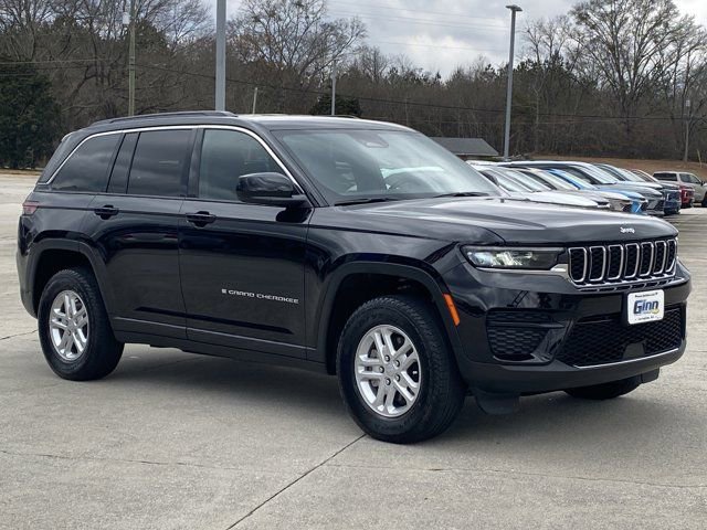 Used 2024 Jeep Grand Cherokee Laredo image 7