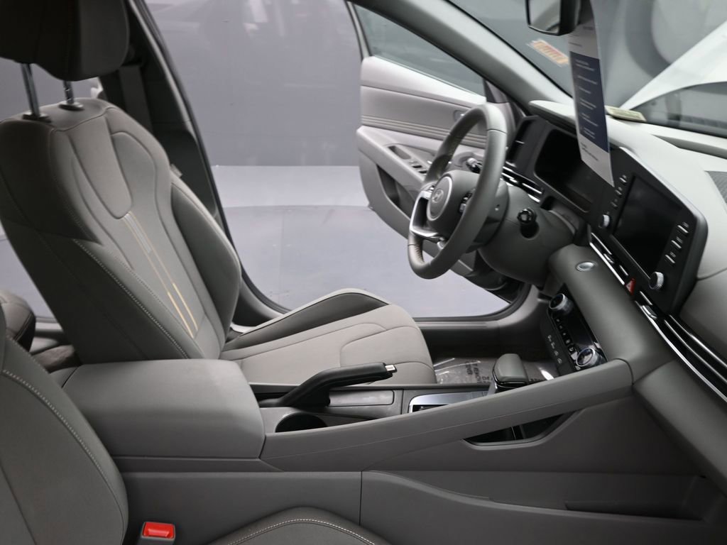 Certified 2026 Hyundai Elantra Sport w/ Cargo Package image 18