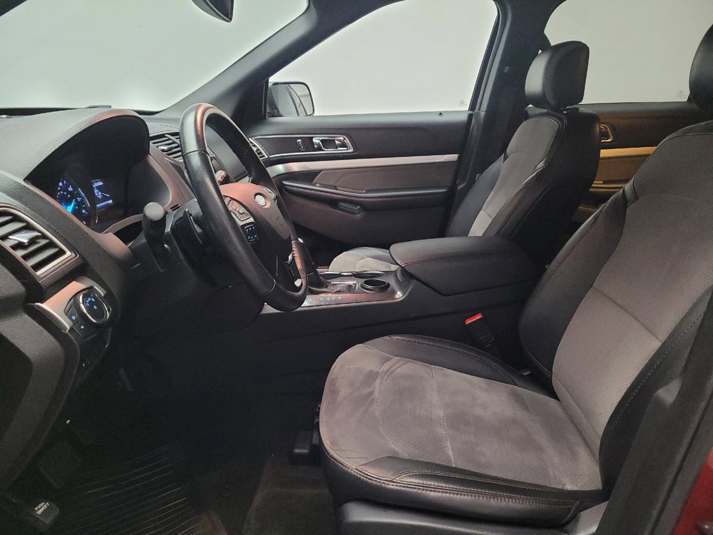 Used 2017 Ford Explorer XLT FWD image 17