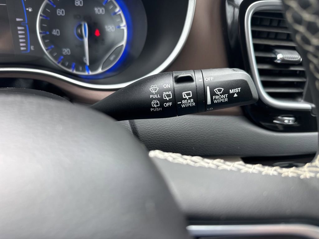 Used 2023 Chrysler Voyager LX image 29