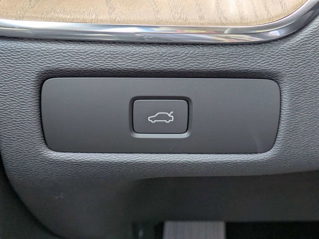 New 2026 Volvo XC60 B5 Core AWD/4WD image 30
