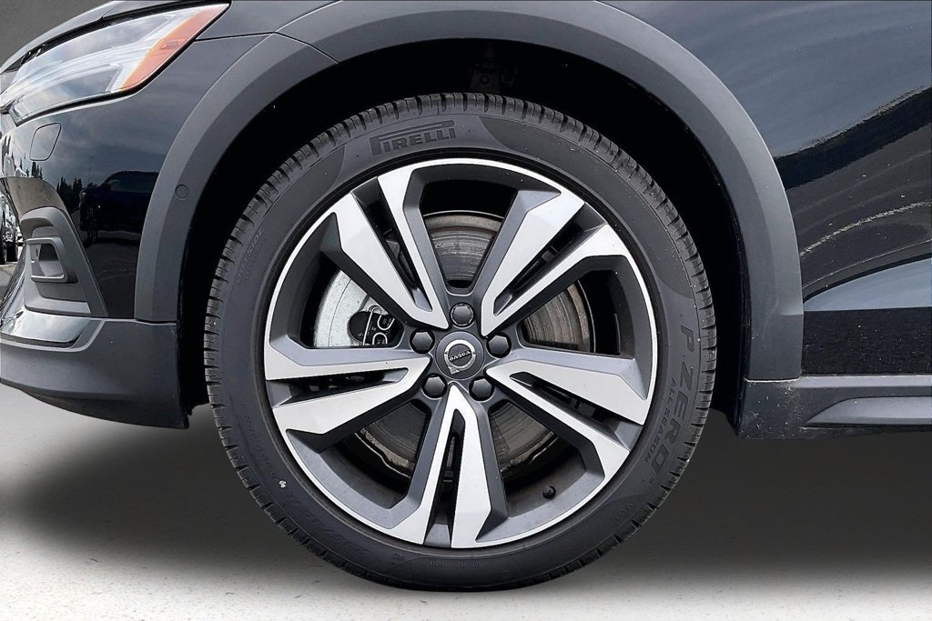 New 2026 Volvo V60 B5 Cross Country Plus w/ Protection Package Premier AWD/4WD image 14