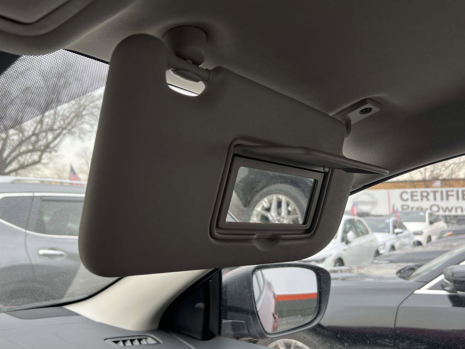 Used 2022 Nissan Rogue Sport S image 32