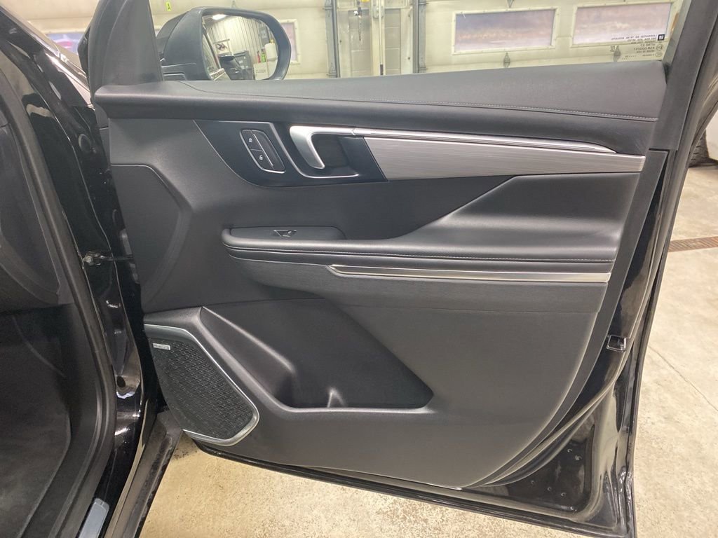 Used 2025 Buick Enclave Preferred image 14