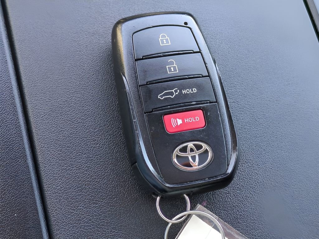 Certified 2024 Toyota Highlander XLE image 31