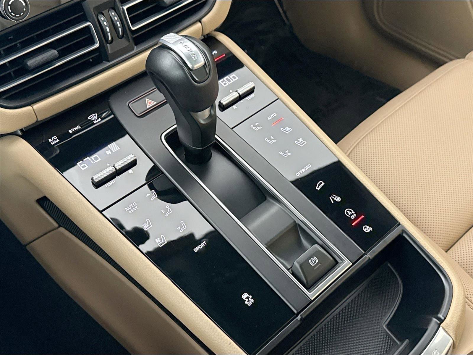 Used 2024 Porsche Macan T w/ Premium Plus Package image 25