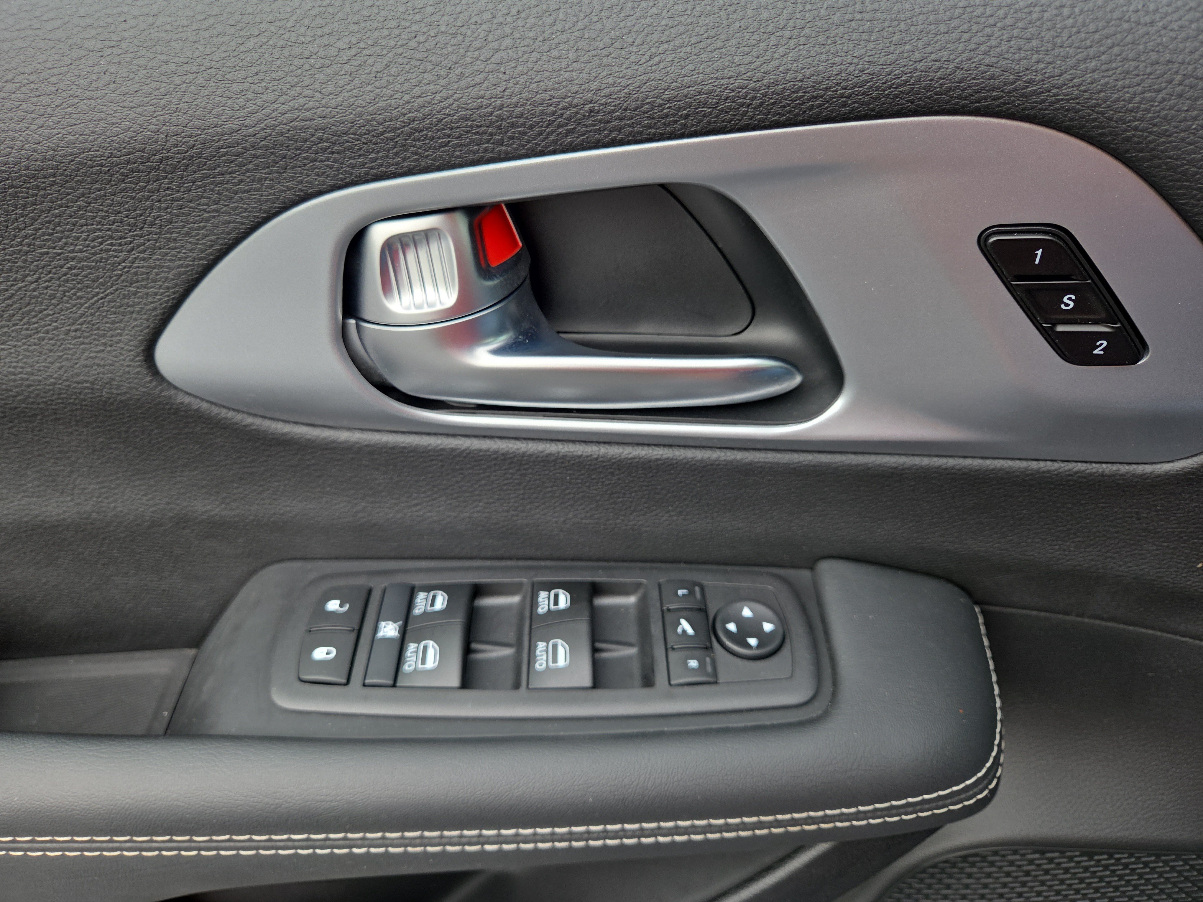 Certified 2026 Chrysler Pacifica Limited FWD image 32