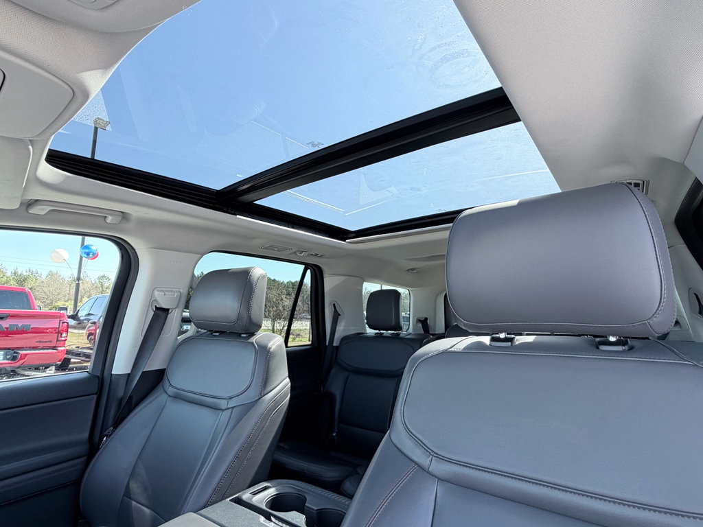 Used 2025 Ford Expedition Active AWD/4WD image 13