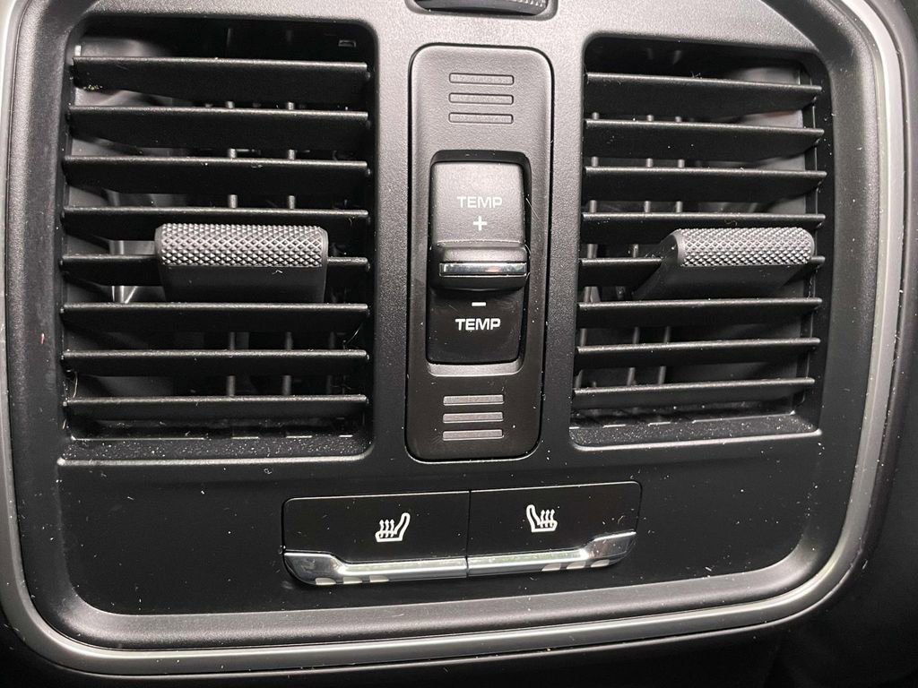 Certified 2025 Porsche Macan image 25